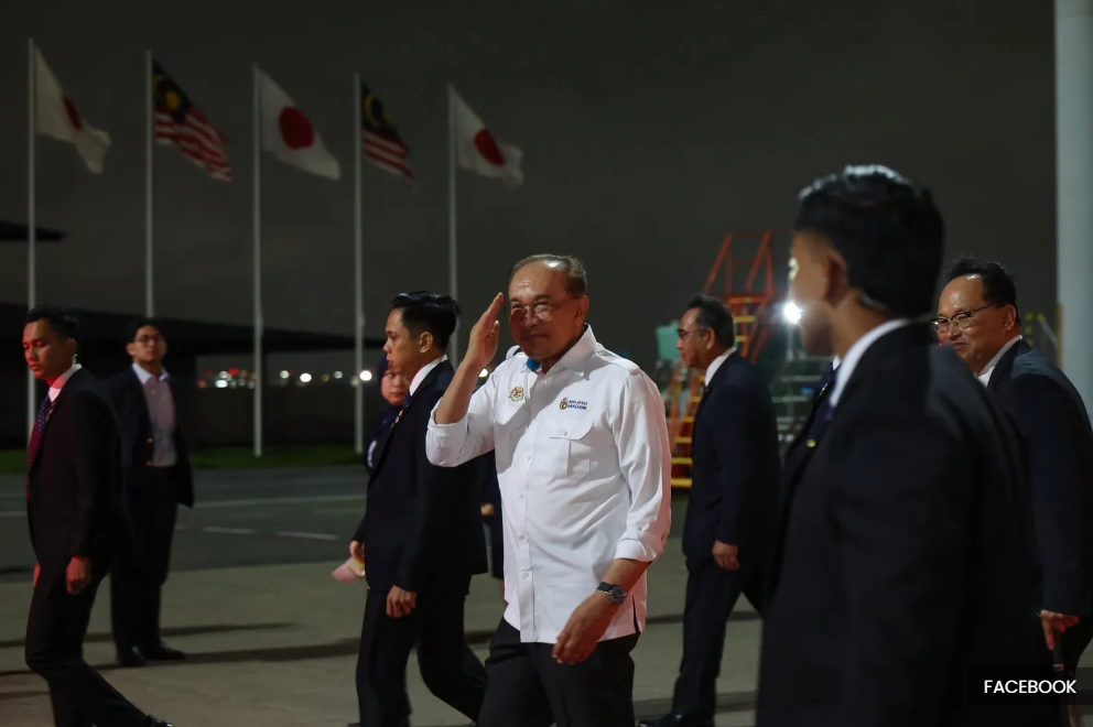 安华抵日出席圆桌会议  周三与高市早苗双边会谈