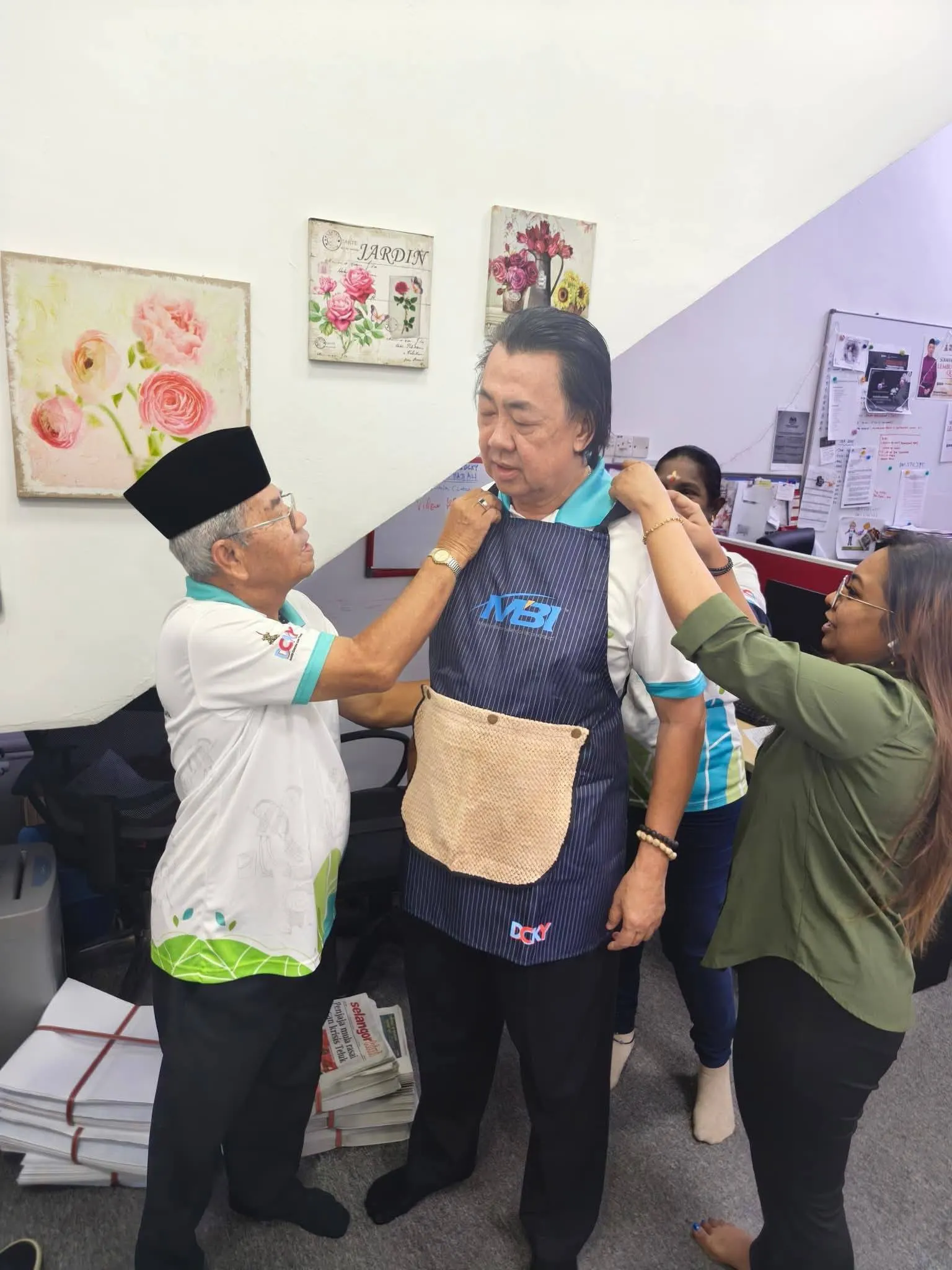 Kempen Kajang bersih edar apron khas, perkasa imej bersih peniaga