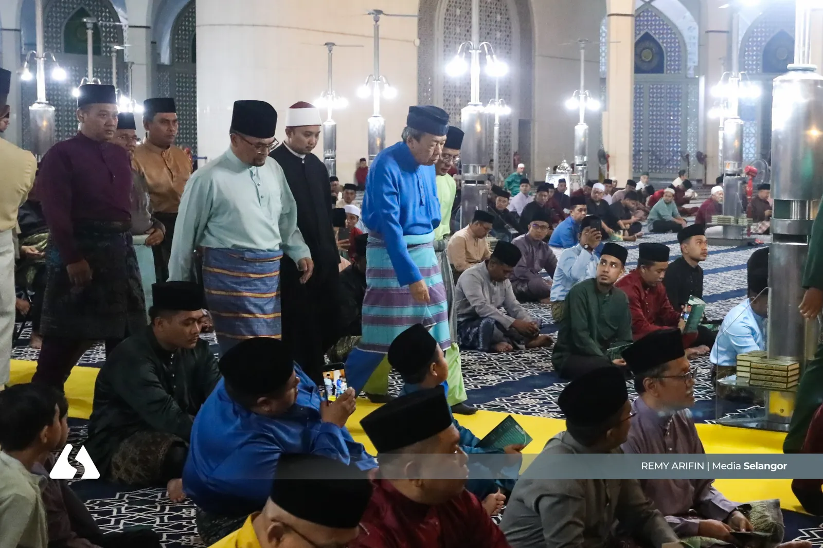 Selangor Sultan celebrates Maal Hijrah 1448H at state mosque