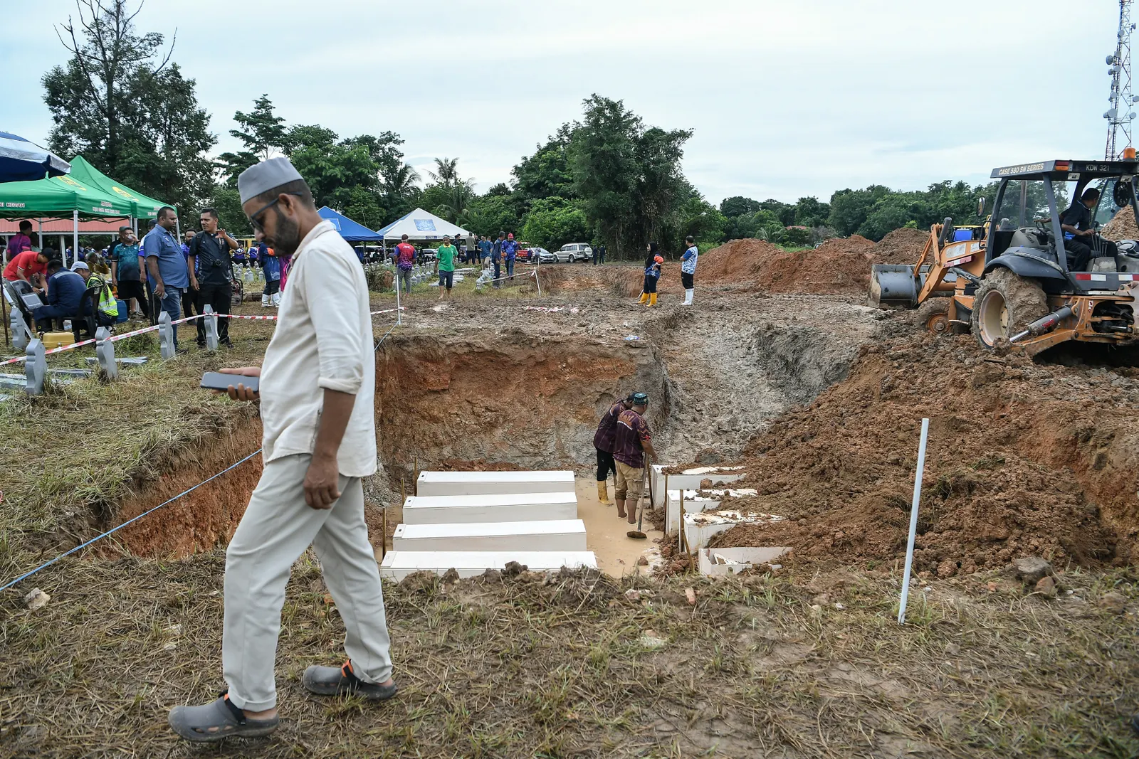 Remains of Langkawi boat capsize incident's victims buried in Pokok Sena