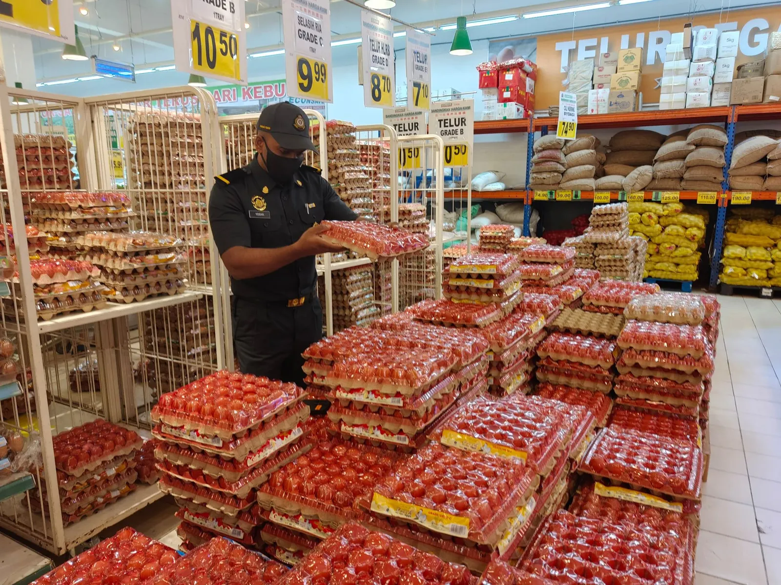 ஓப்ஸ் கெசான் 6.0: 46 வகையான பொருட்களைச் சோதனையிட்ட சிலாங்கூர் கேபிடிஎன், ஒன்பது நோட்டீஸ்களை வழங்கியது