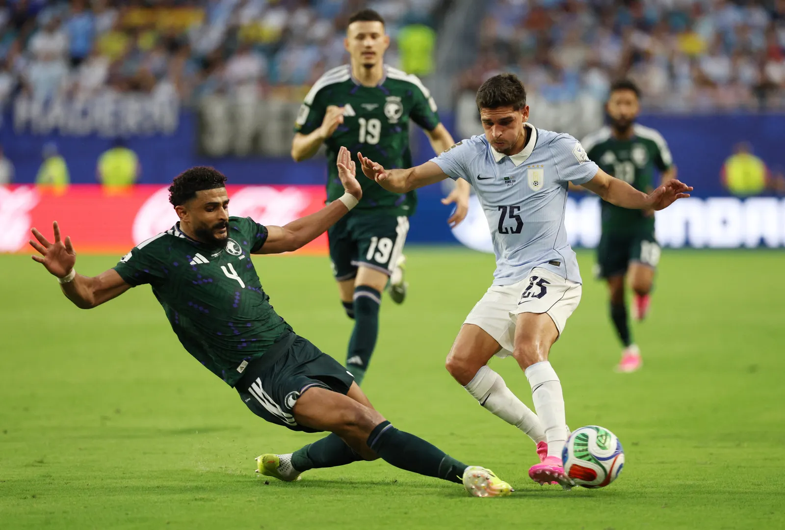 Saudi Arabia, Uruguay settle for draw after goalkeeping errors