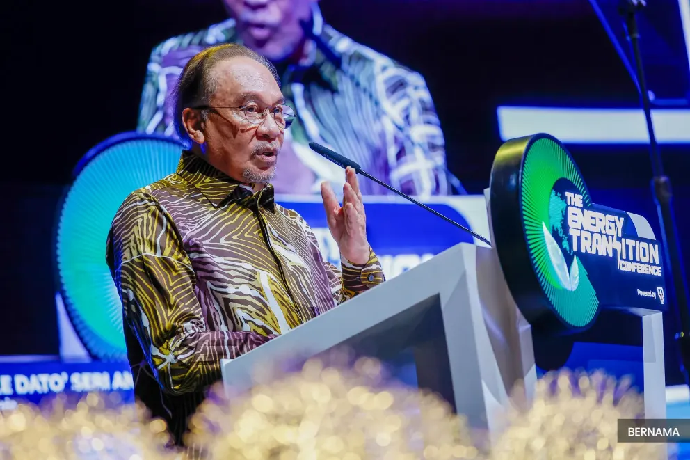 Up to states when to dissolve assemblies, says Anwar