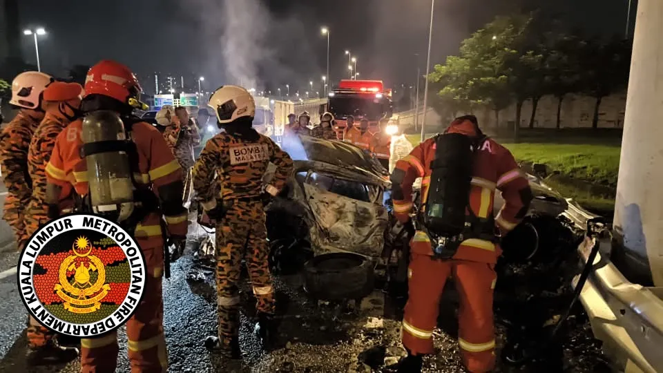 Dua rentung kereta dinaiki terbakar di susur keluar Lebuhraya DUKE