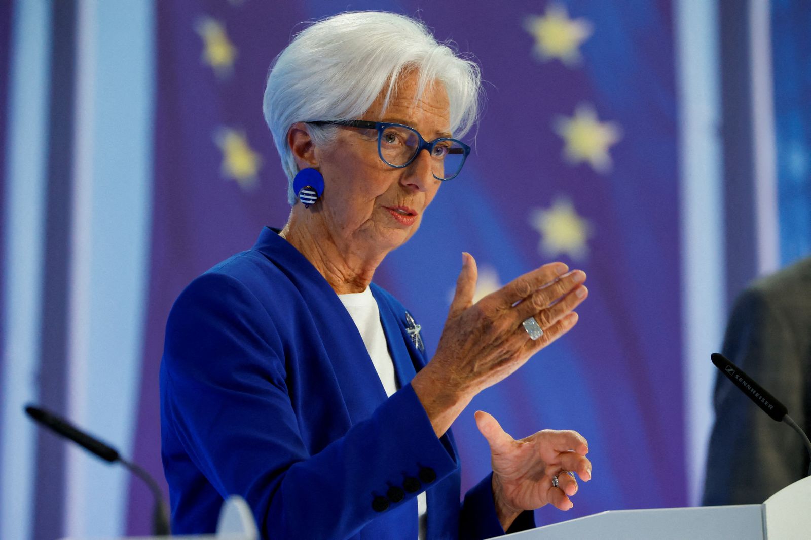 ECB head urges talks on renminbi undervaluation