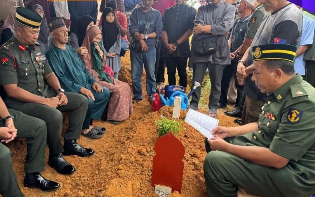 Ibu Prebet Siti Khadijah hampir pengsan iringi pengebumian anak terkorban