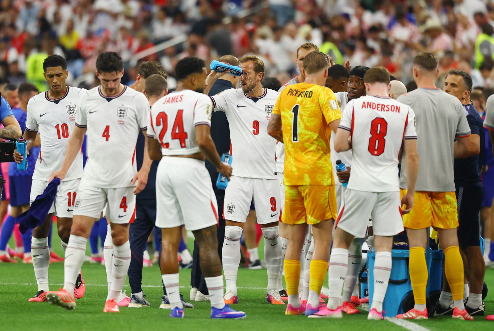 Fans boo hydration breaks during World Cup matches in US, Canada