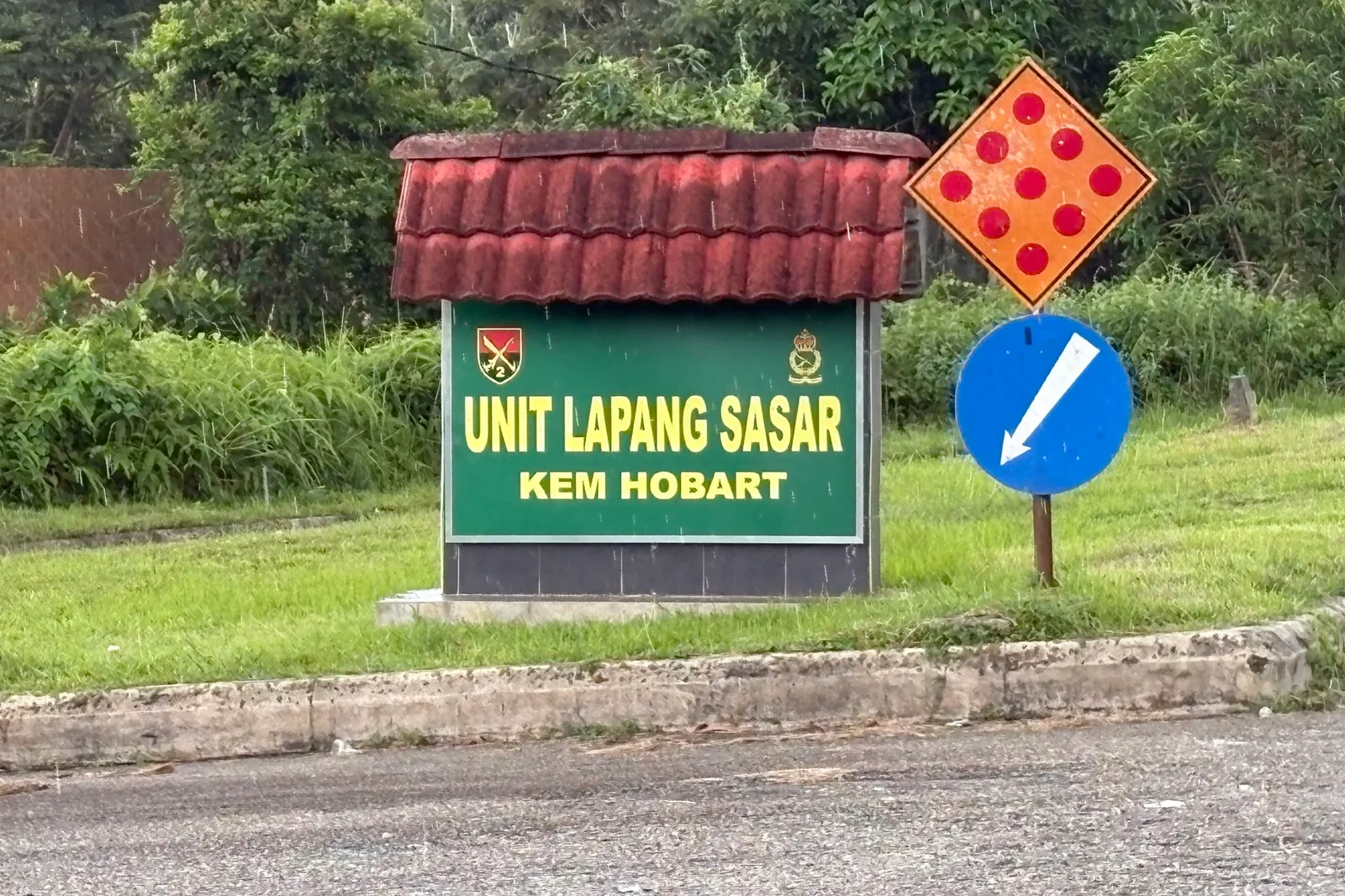 Jurulatih, pelatih cedera, senjata api meletup ketika latihan