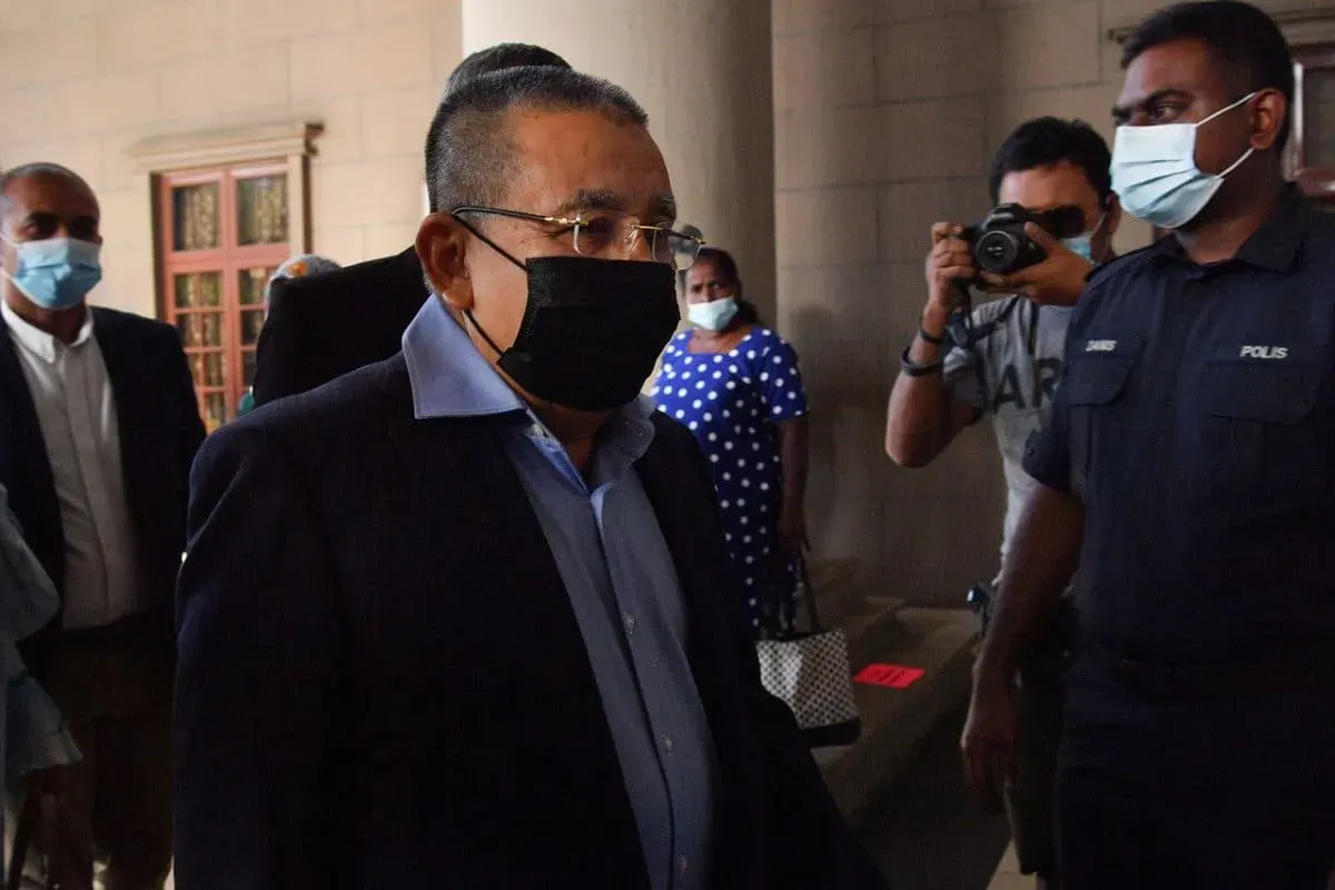 Agong tarik balik gelaran Tan Sri Isa Samad