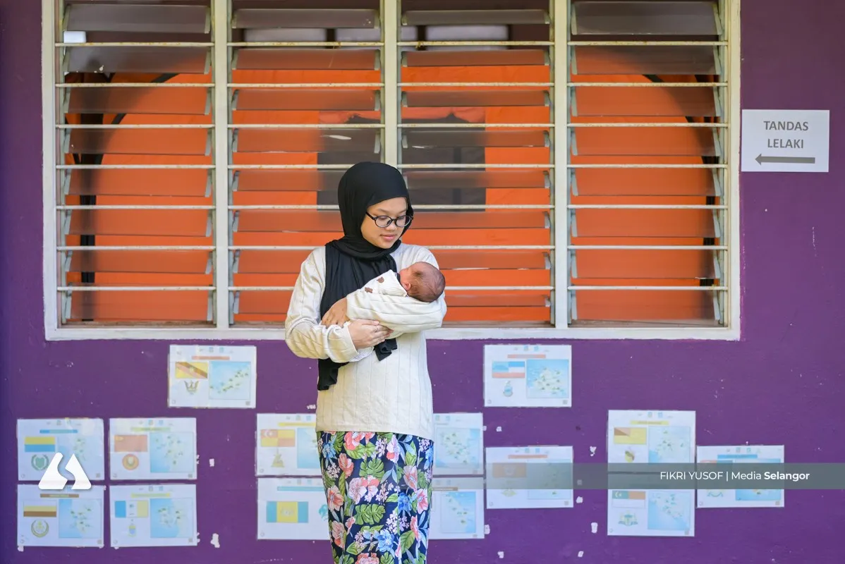Baru lima hari berpantang, ibu cemas rumah dinaiki air