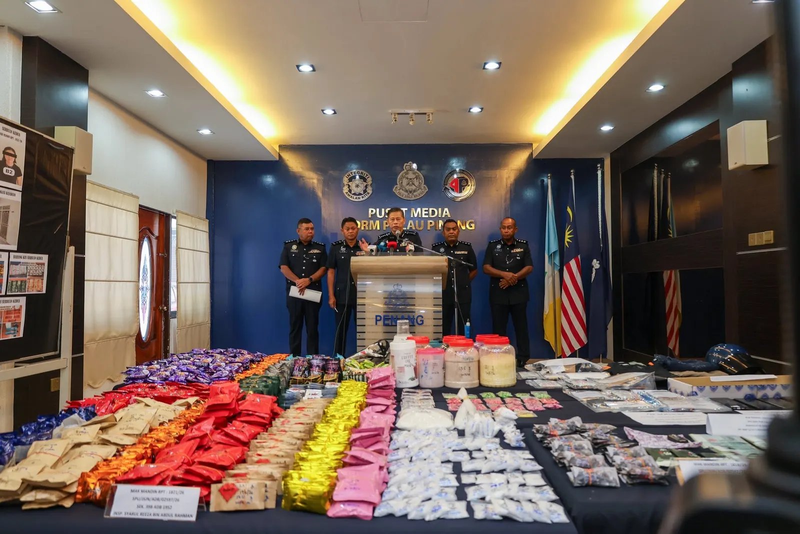 Polis tahan pasangan kekasih, rampas dadah RM9.7 juta