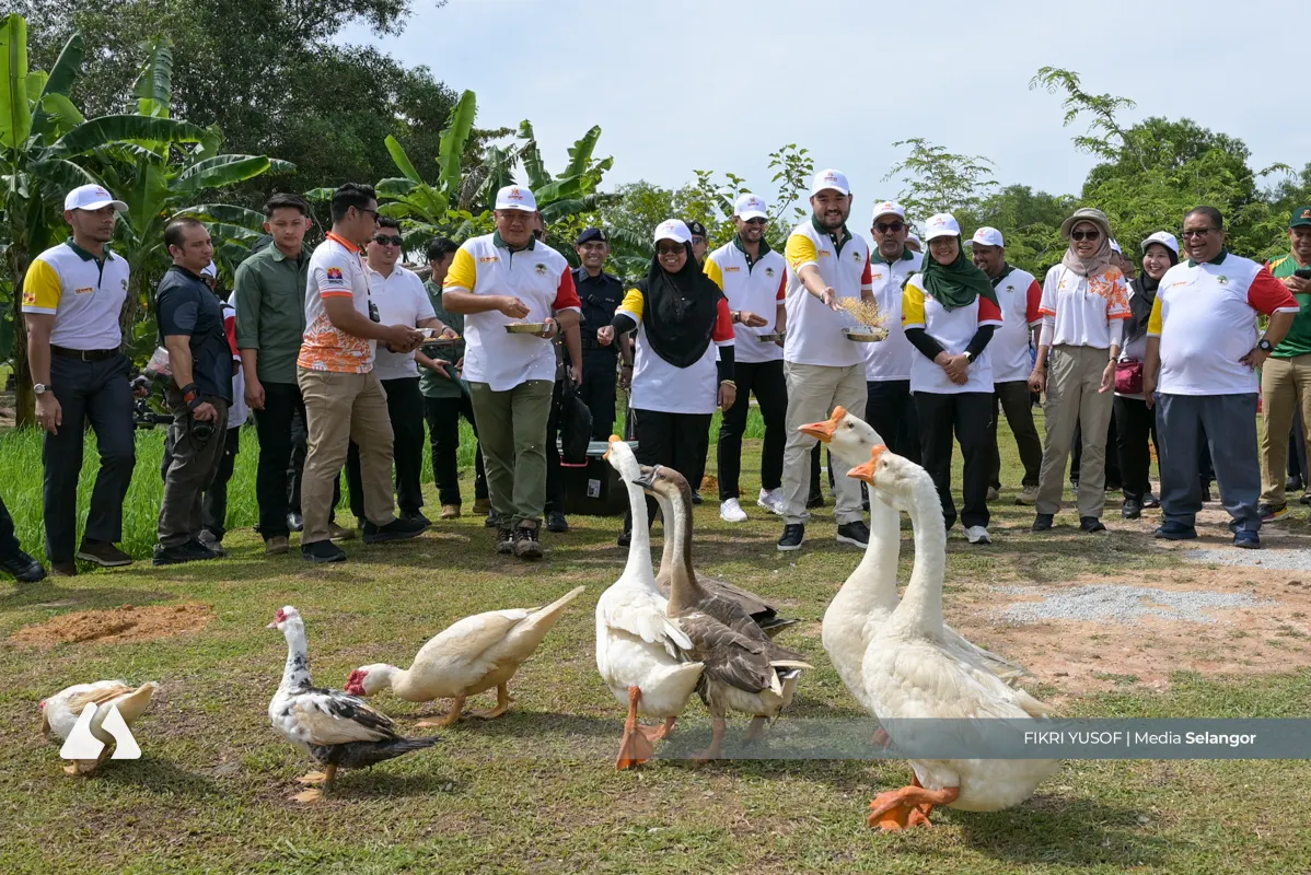 RMS visits Cyberjaya urban farm for taste of village experience in city centre