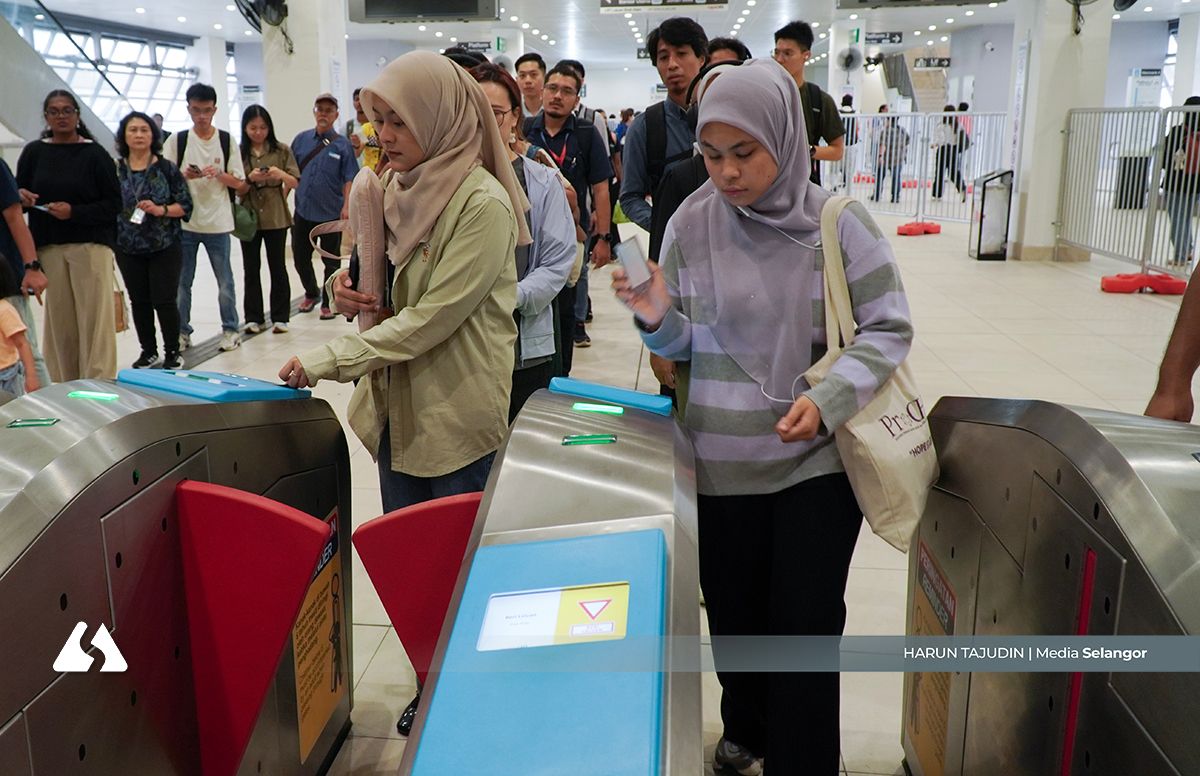 Prasarana targets 10,000 LRT3 passengers on first day of operations