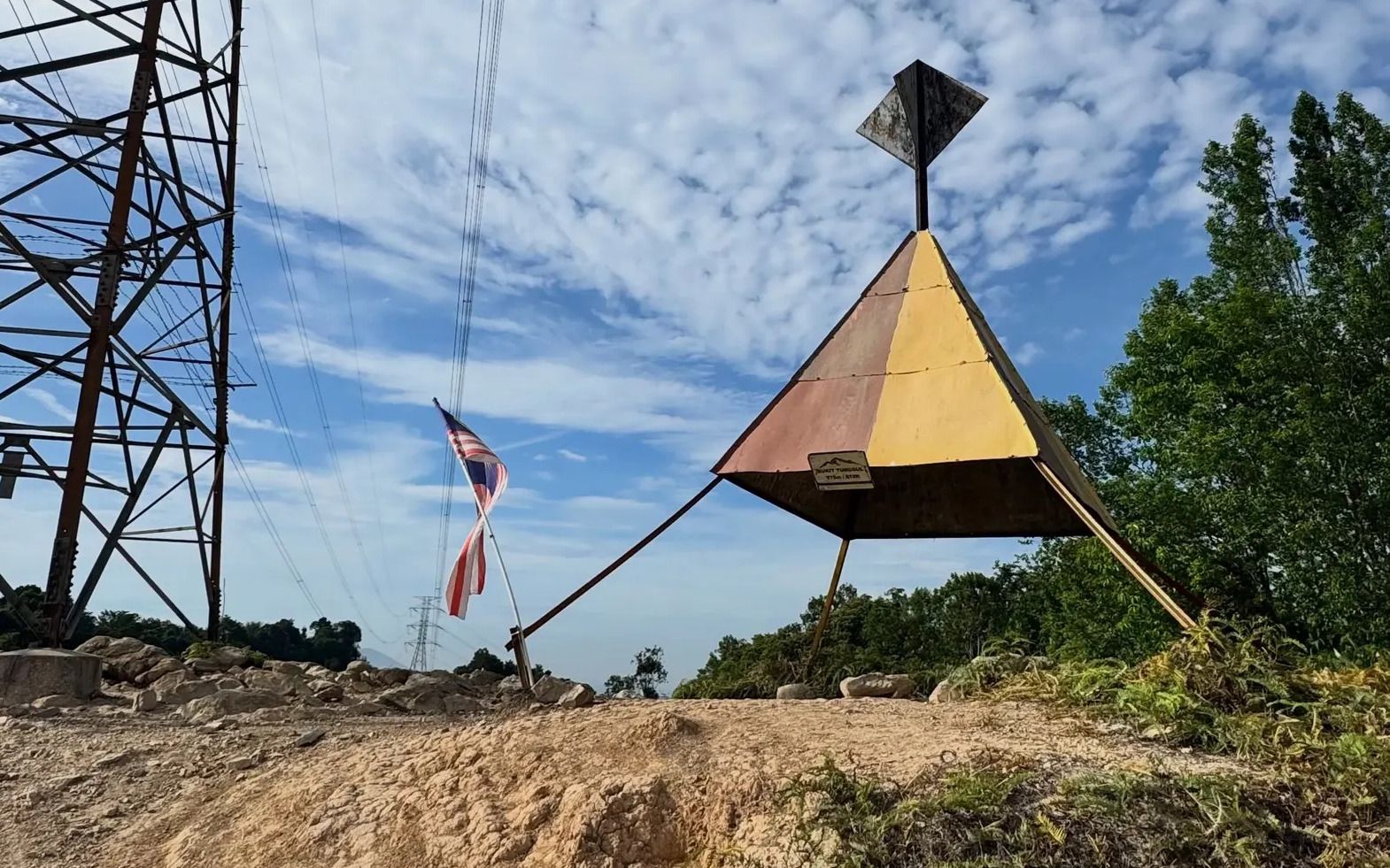 Empat wanita sesat ketika mendaki Bukit Tunggul, Dengkil
