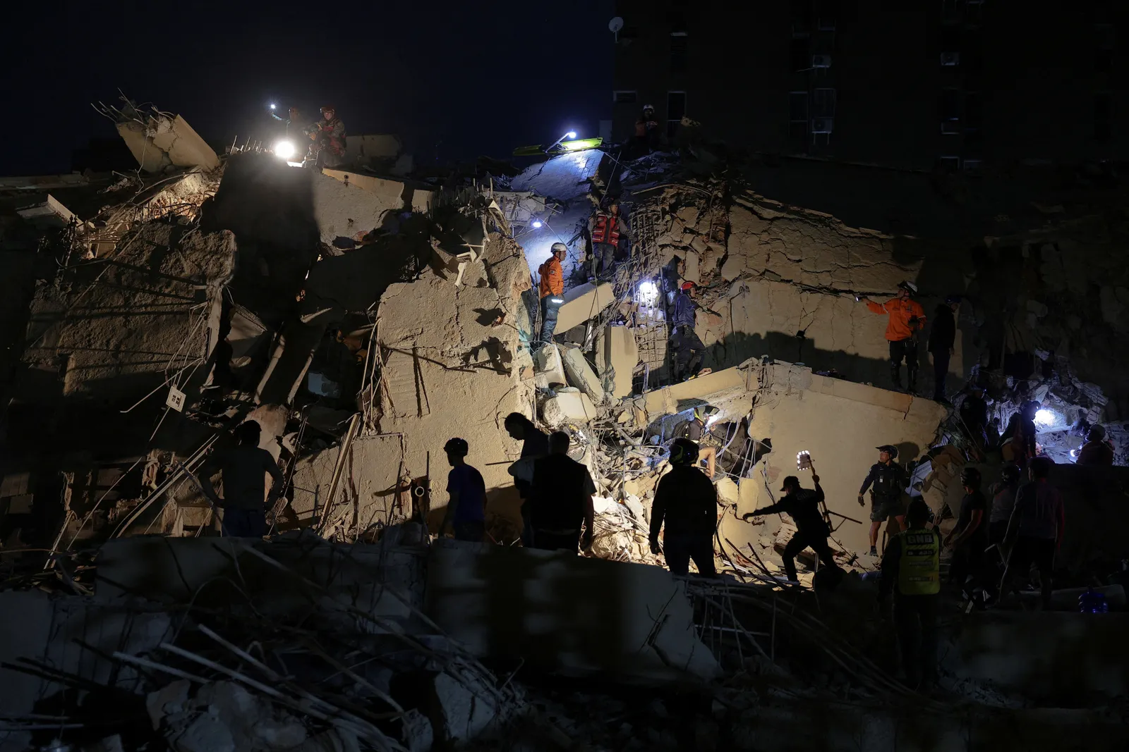 Death toll from Venezuela earthquakes rises to at least 164