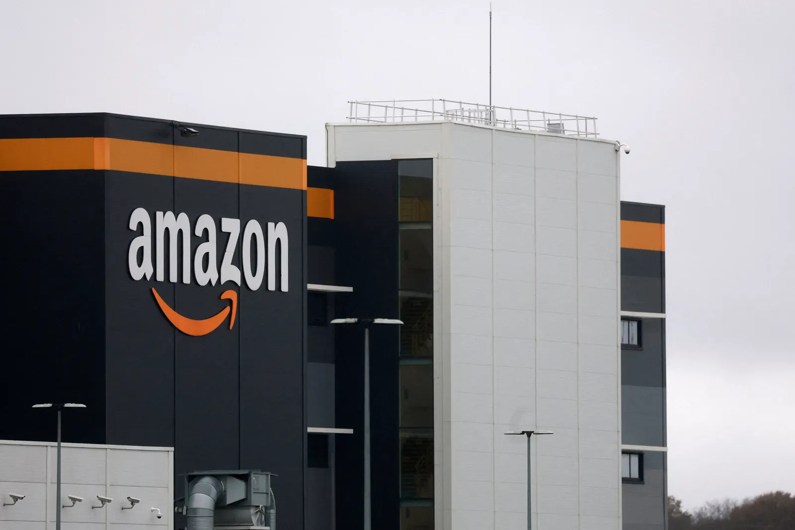 EU targets Amazon, Microsoft cloud units for Big Tech 'gatekeeper' rules