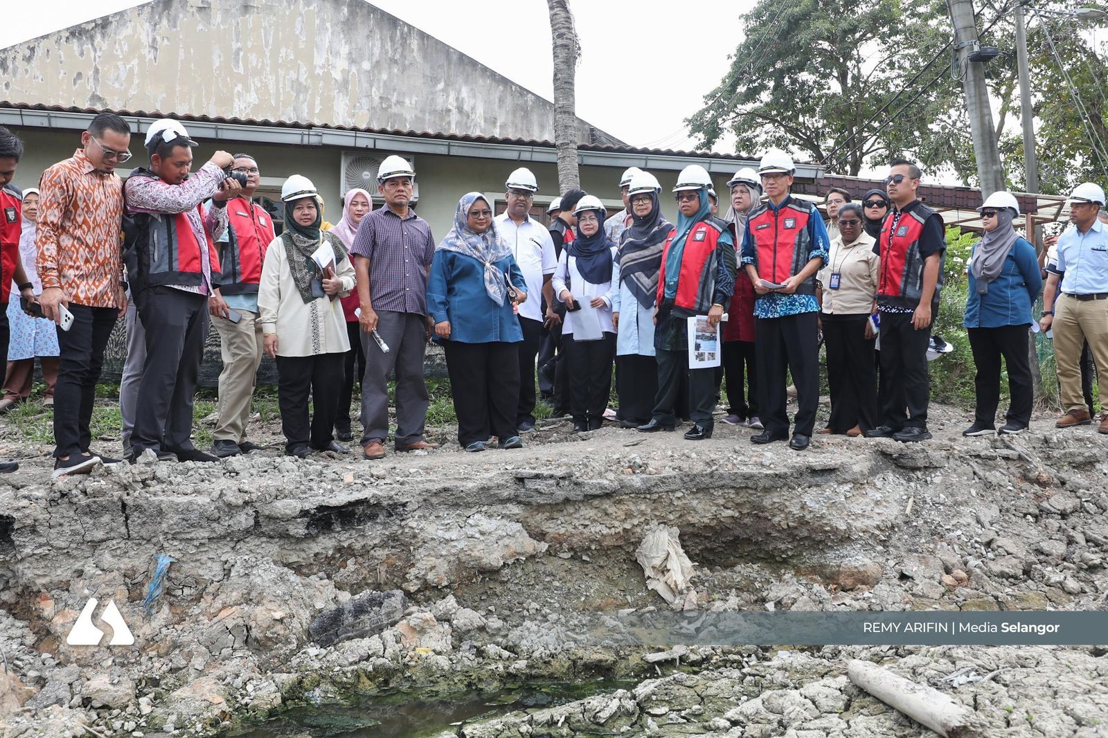 KPKT arah paip pembentungan projek terbengkalai Taman Meru Makmur siap sebulan