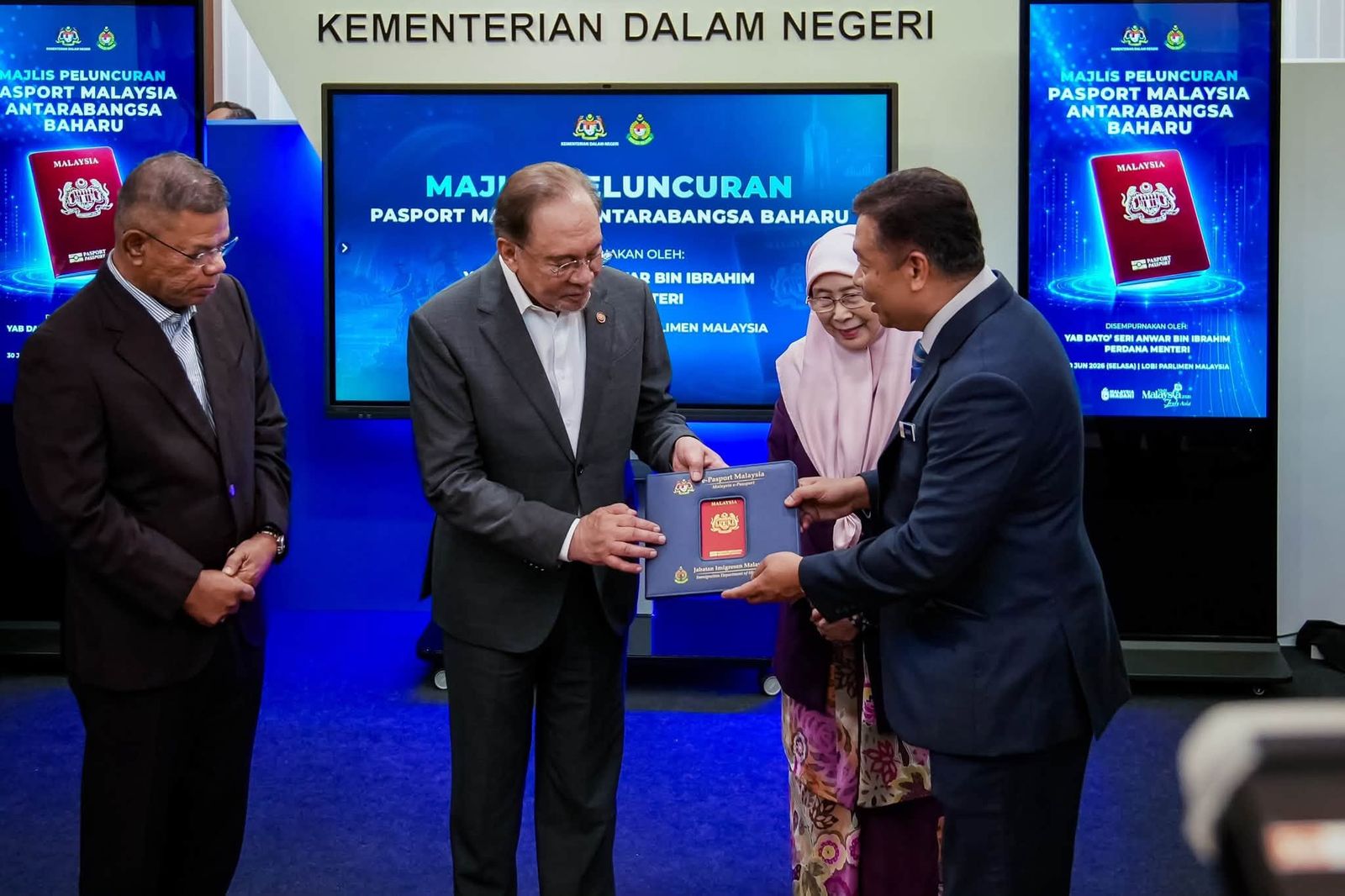 Anwar unveils new Malaysian passport with 94 security features