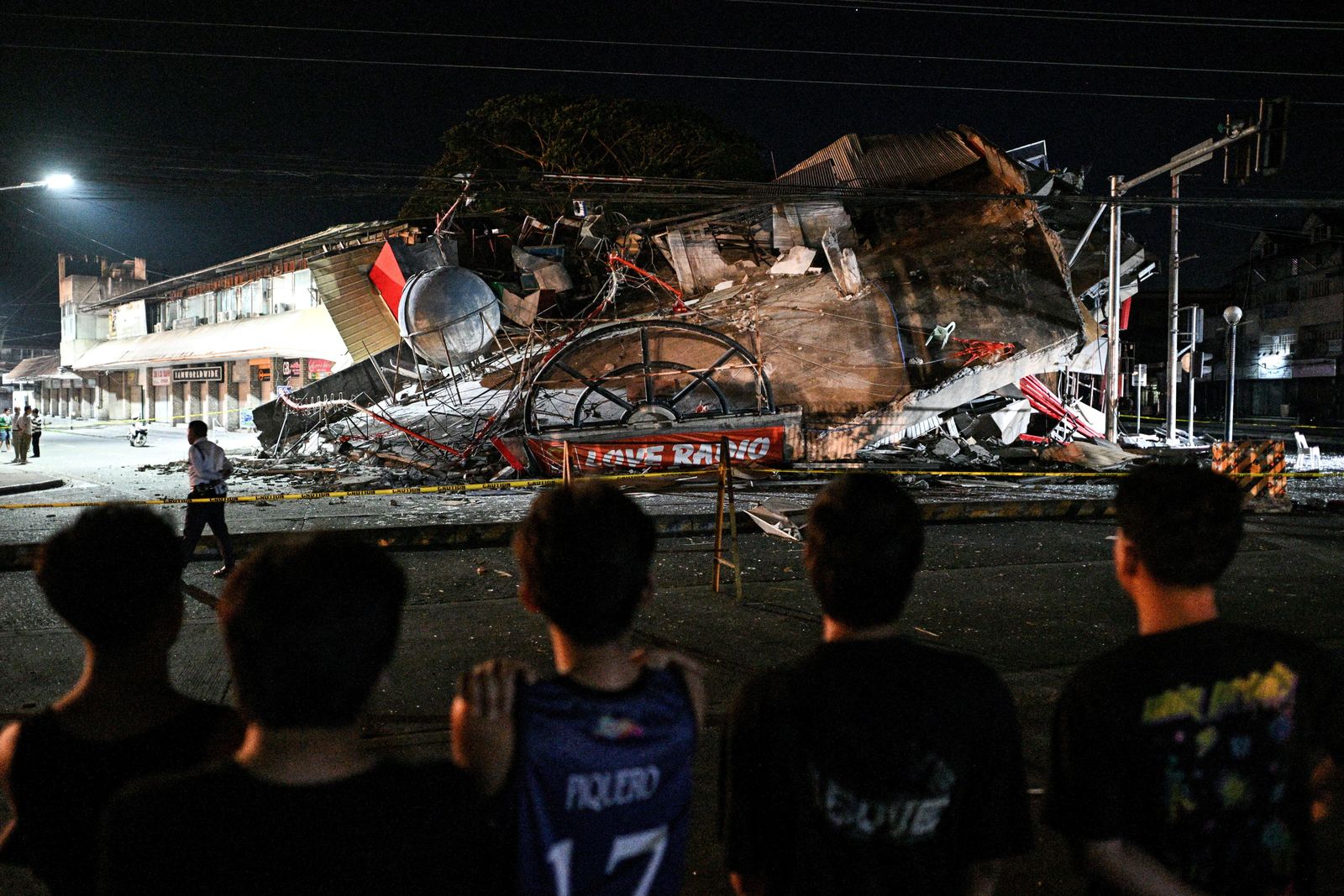 At least 32 feared dead after powerful Philippine quake