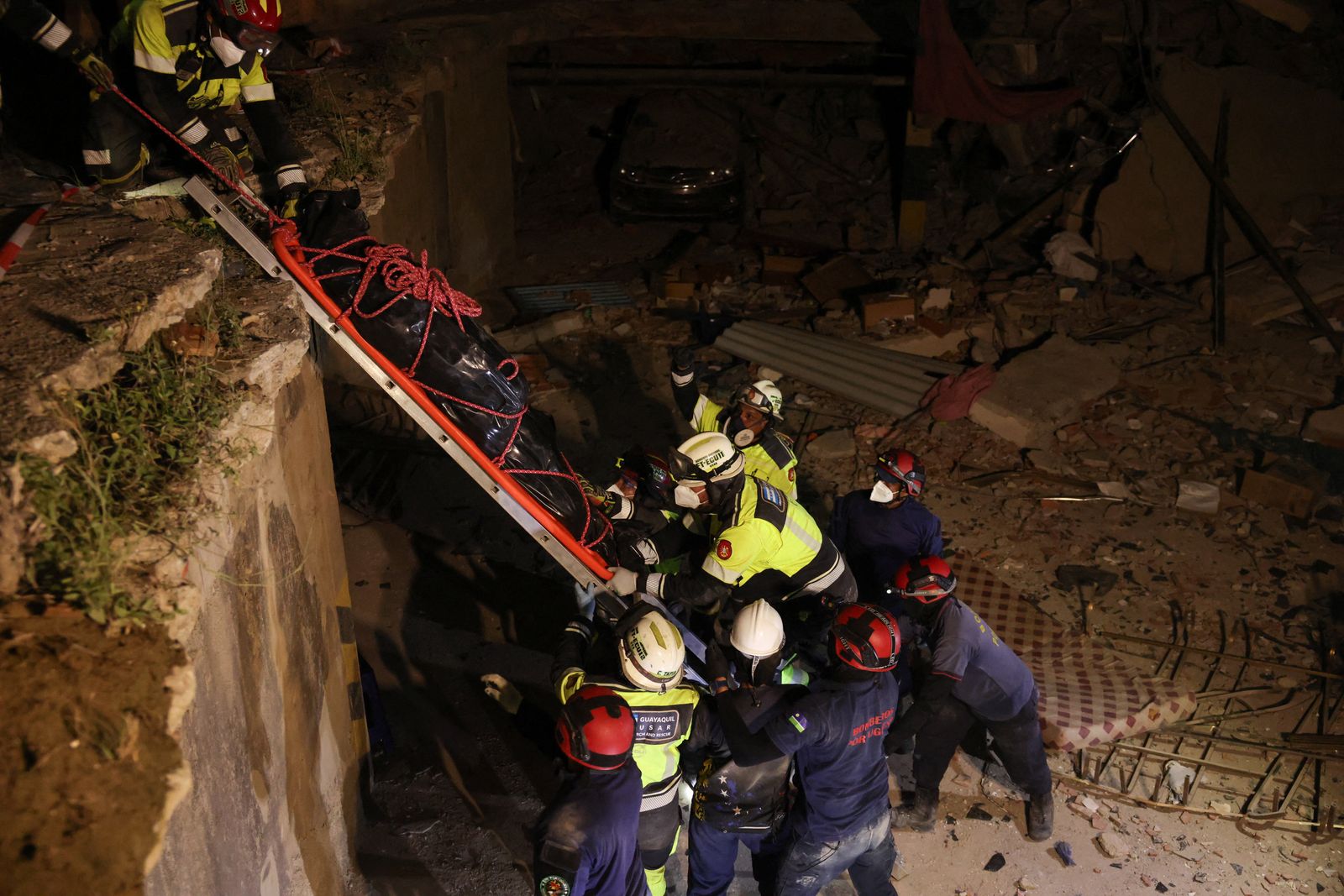 Hopes of finding more survivors of Venezuela earthquakes fade