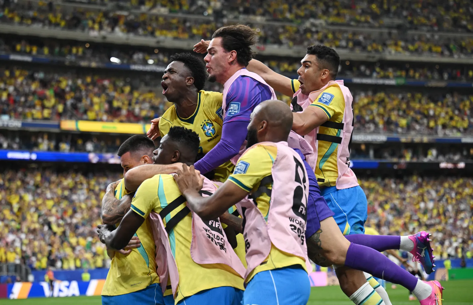 Martinelli's late strike sends Brazil past Japan in World Cup thriller