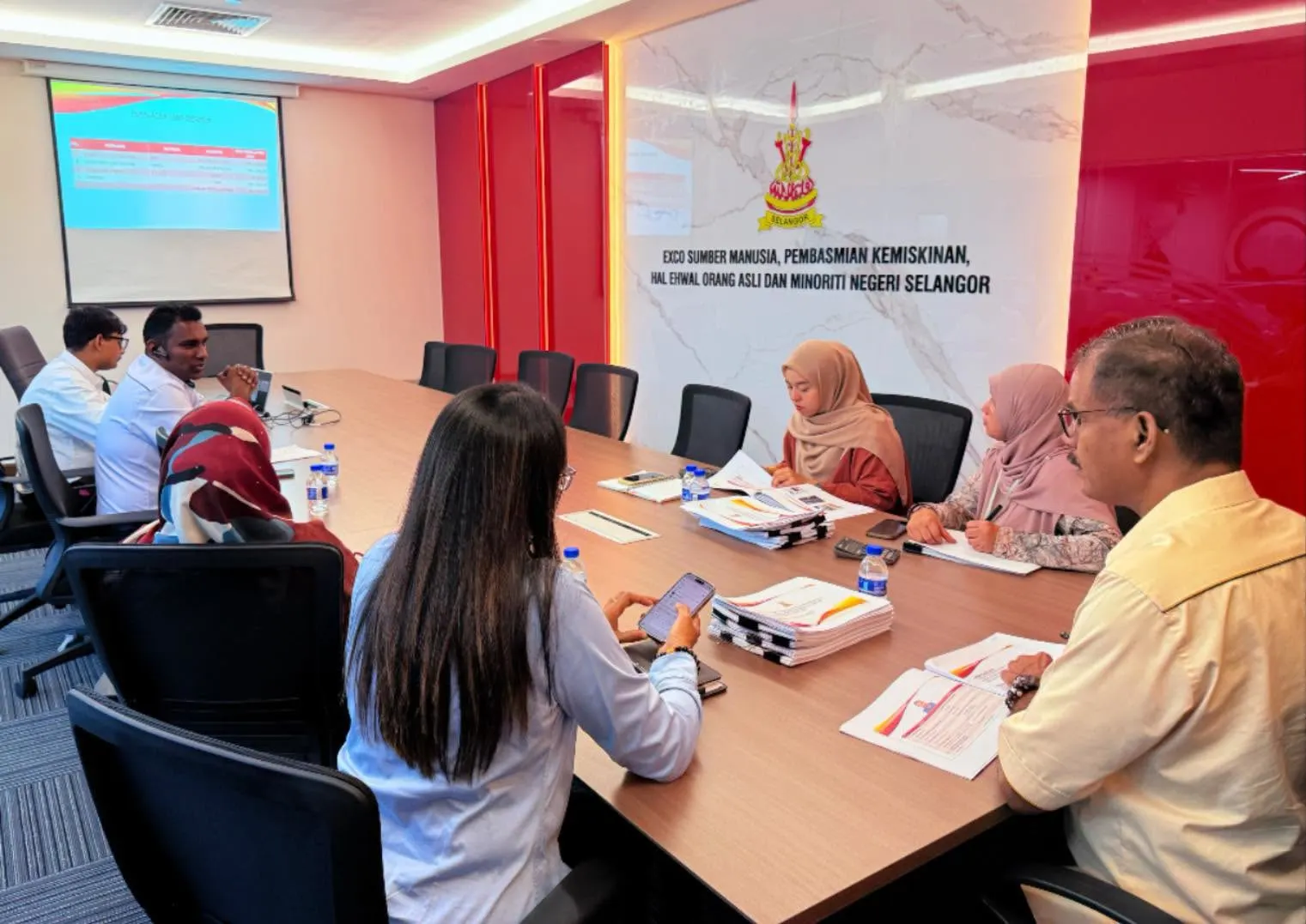 Tingkat produktiviti, 200 usahawan India terima bantuan peralatan niaga