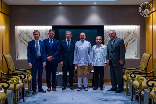 Anwar galak lebih banyak syarikat manfaatkan 5G, perkukuh ekonomi digital negara