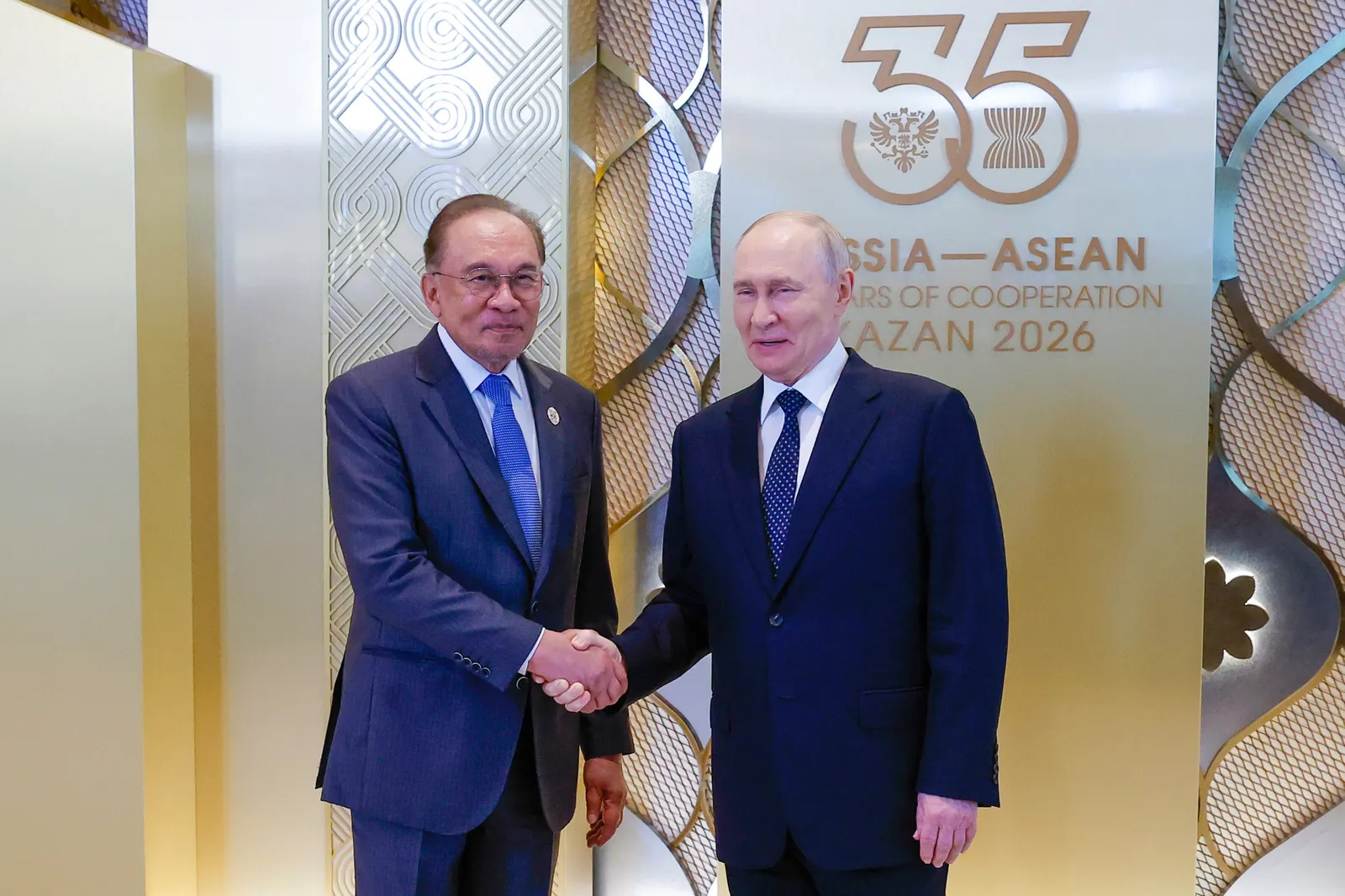 Anwar thanks Putin for Russia's support on energy cooperation, Petronas