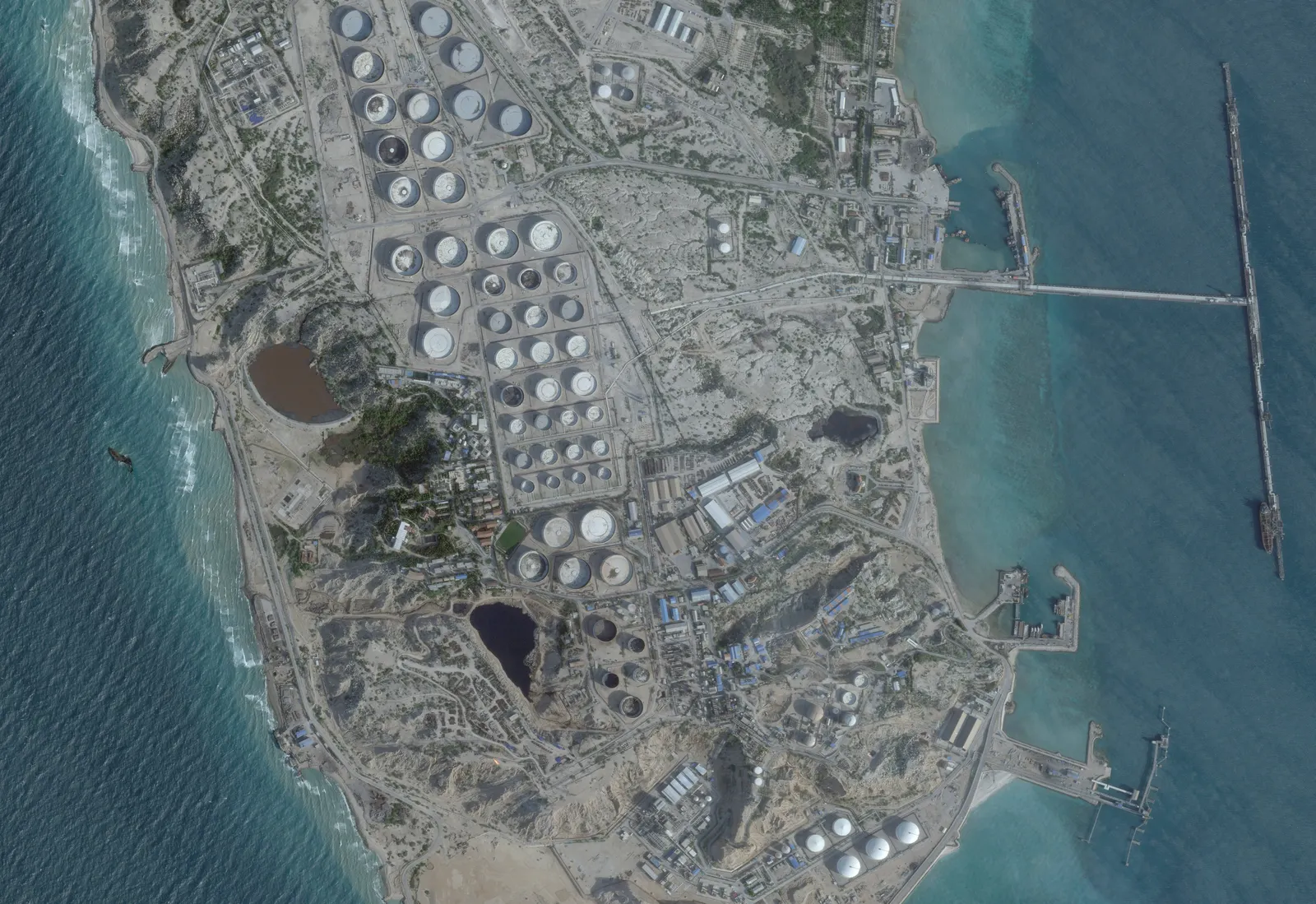 US authorises Iranian oil sales amid talks on final peace deal