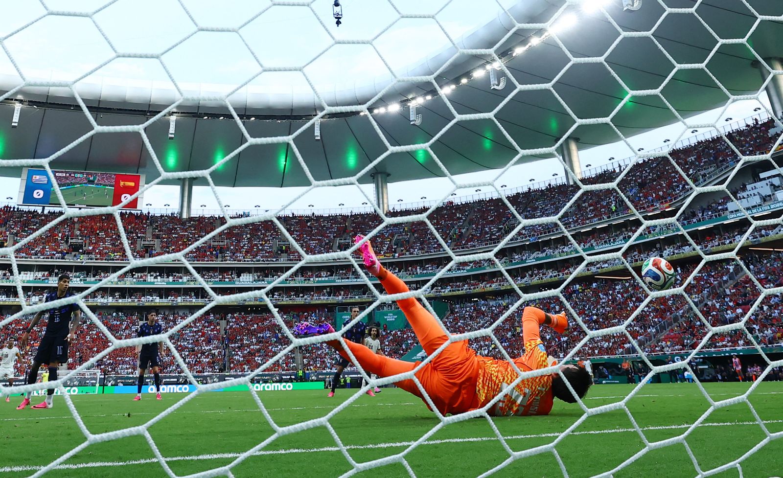 Baena strike sends Spain past Uruguay into World Cup knockouts