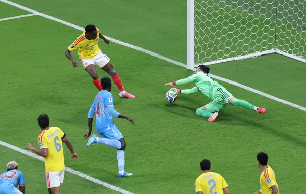 Muñoz strike sends Colombia into World Cup Round of 32