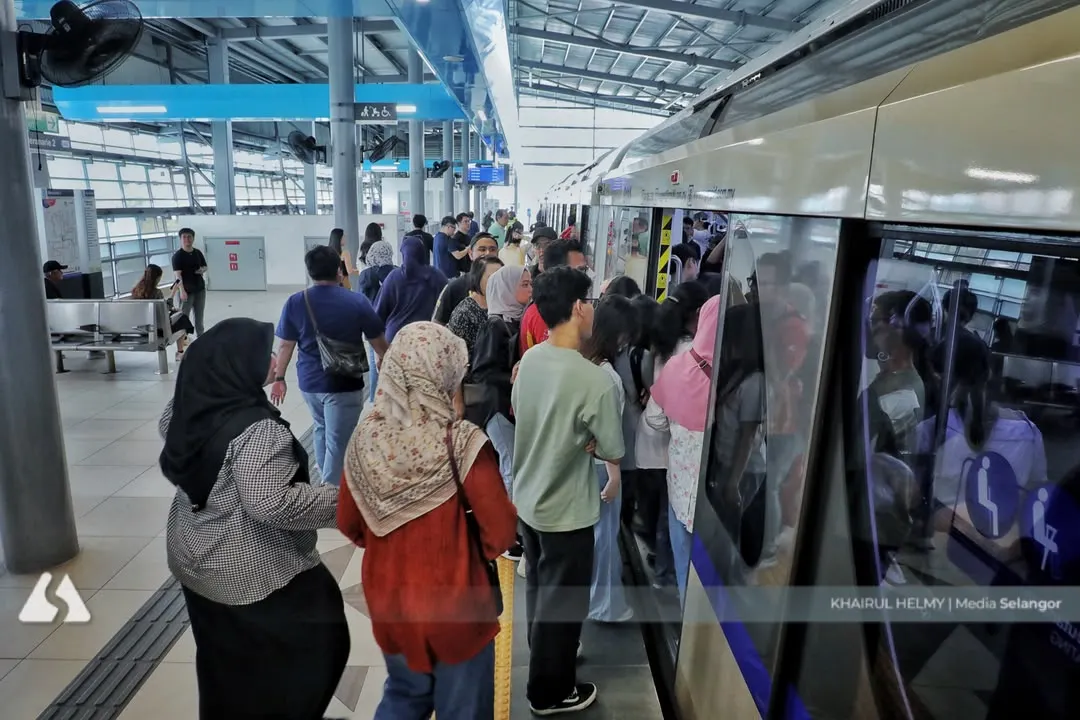 Families flock to LRT3 as free rides draw crowds on first weekend
