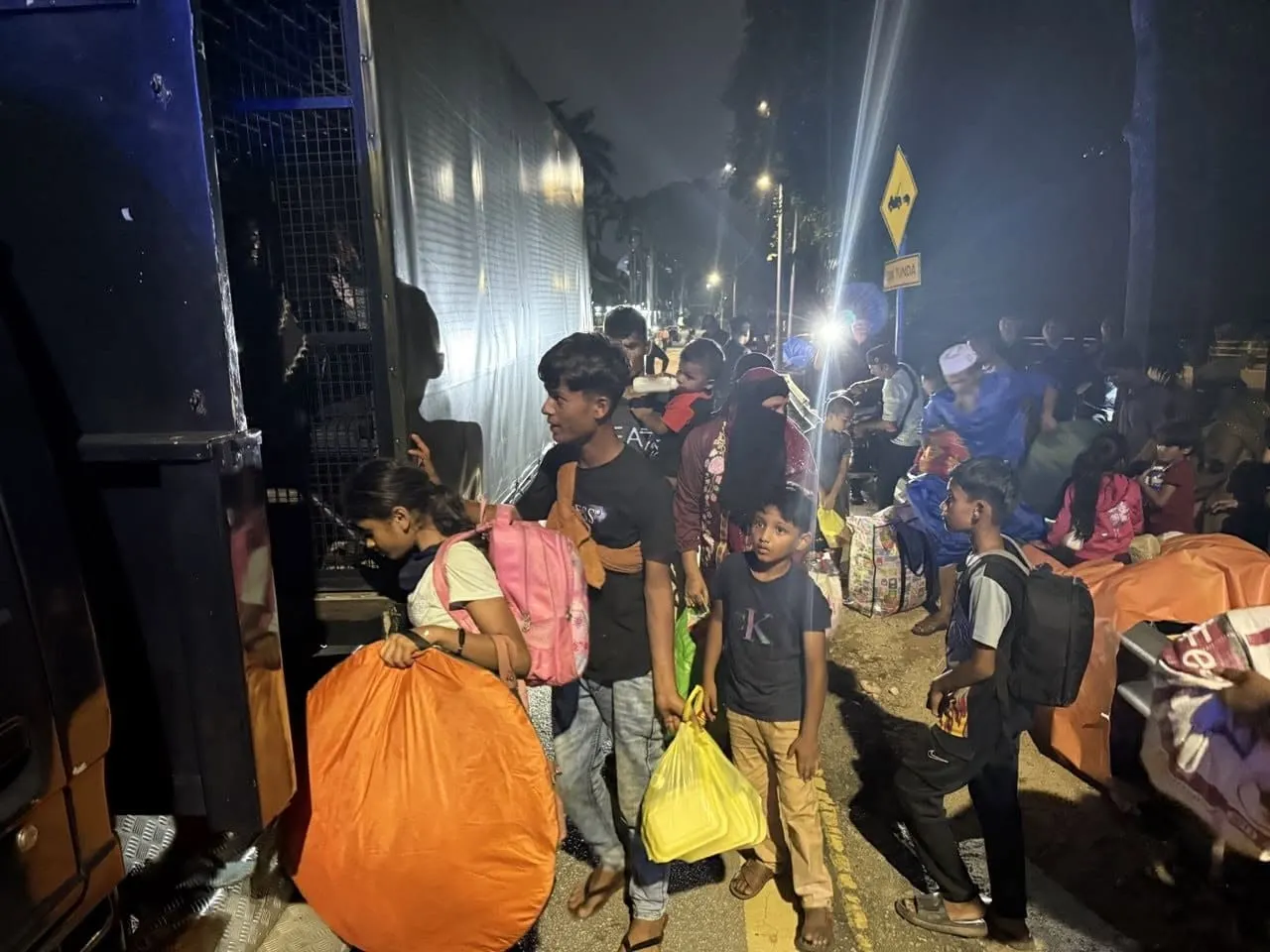 Myanmar agrees to take in 5,000 Rohingya refugees