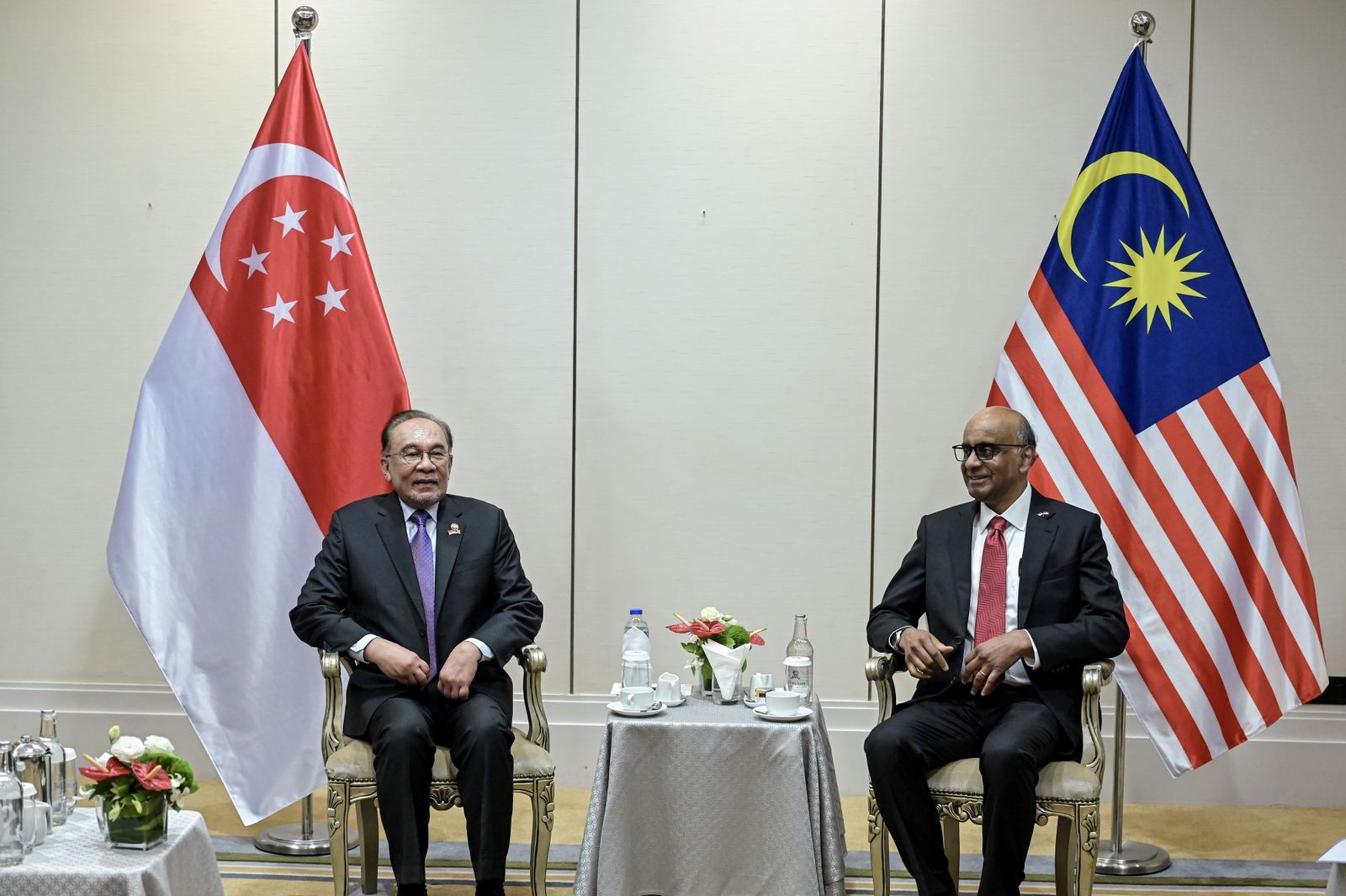 PM pays courtesy call on Singapore President during state visit