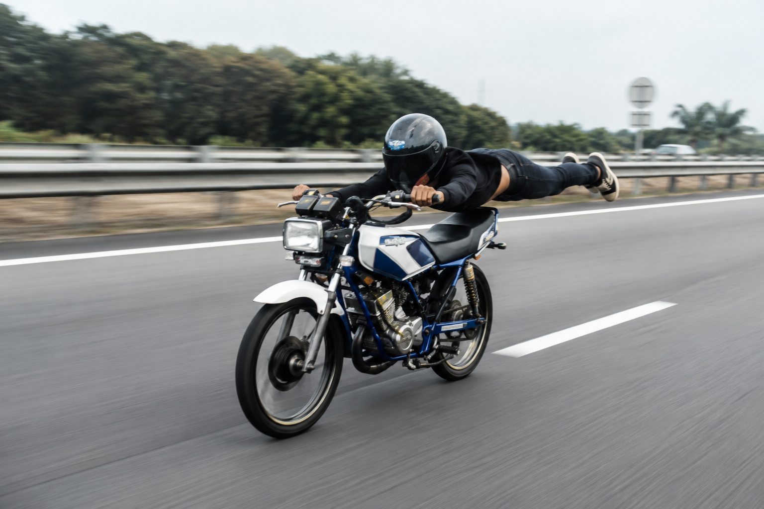 Aksi 'Superman' di LPT2 bawa padah, penunggang RXZ warga Singapura ditahan