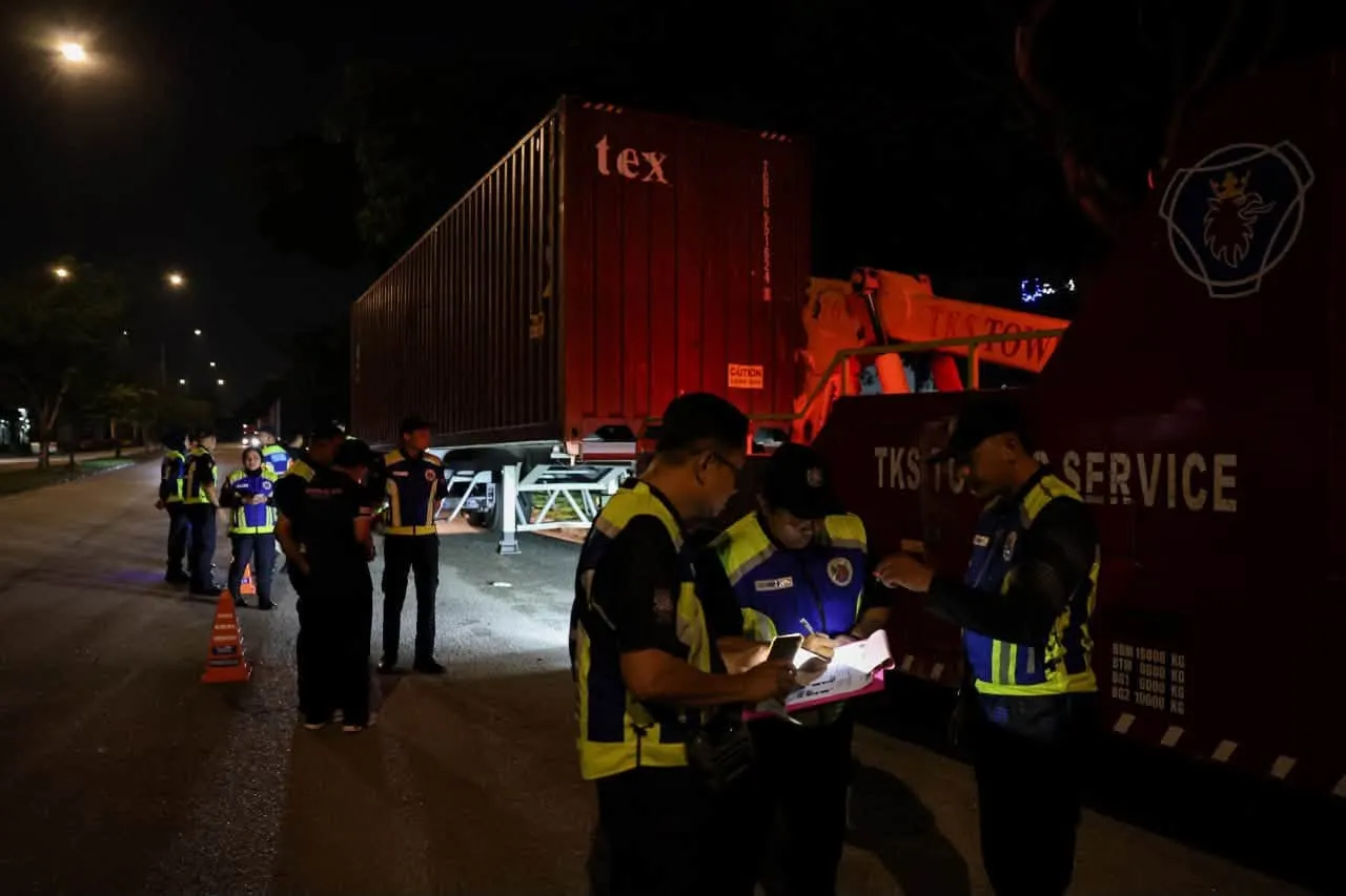 MBSA sita enam kenderaan berat, keluar lapan kompaun parkir haram