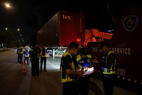 MBSA sita enam kenderaan berat, keluar lapan kompaun parkir haram