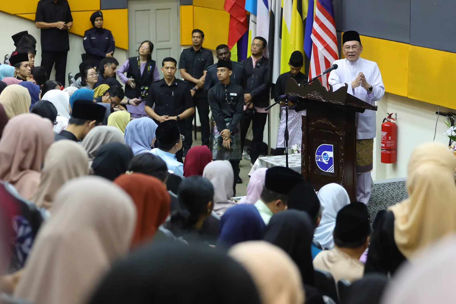 Anwar mahu guru kuasai AI tanpa abaikan nilai kemanusiaan