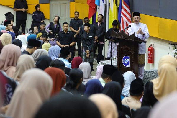 Anwar mahu guru kuasai AI tanpa abaikan nilai kemanusiaan