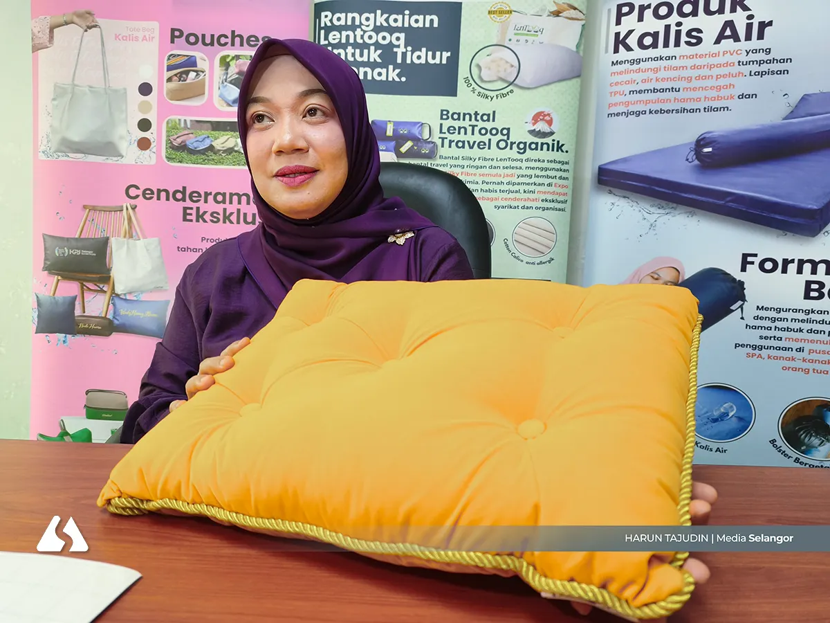 Usahawan wanita rasai pengalaman jahit bantal diraja
