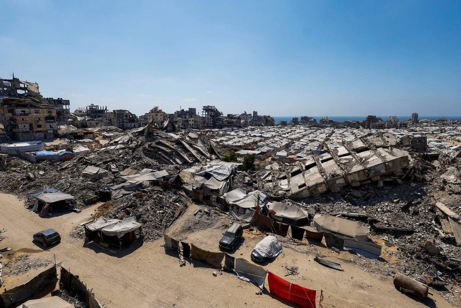 Hamas dissolves Gaza govt, presses for progress on stalled peace plan