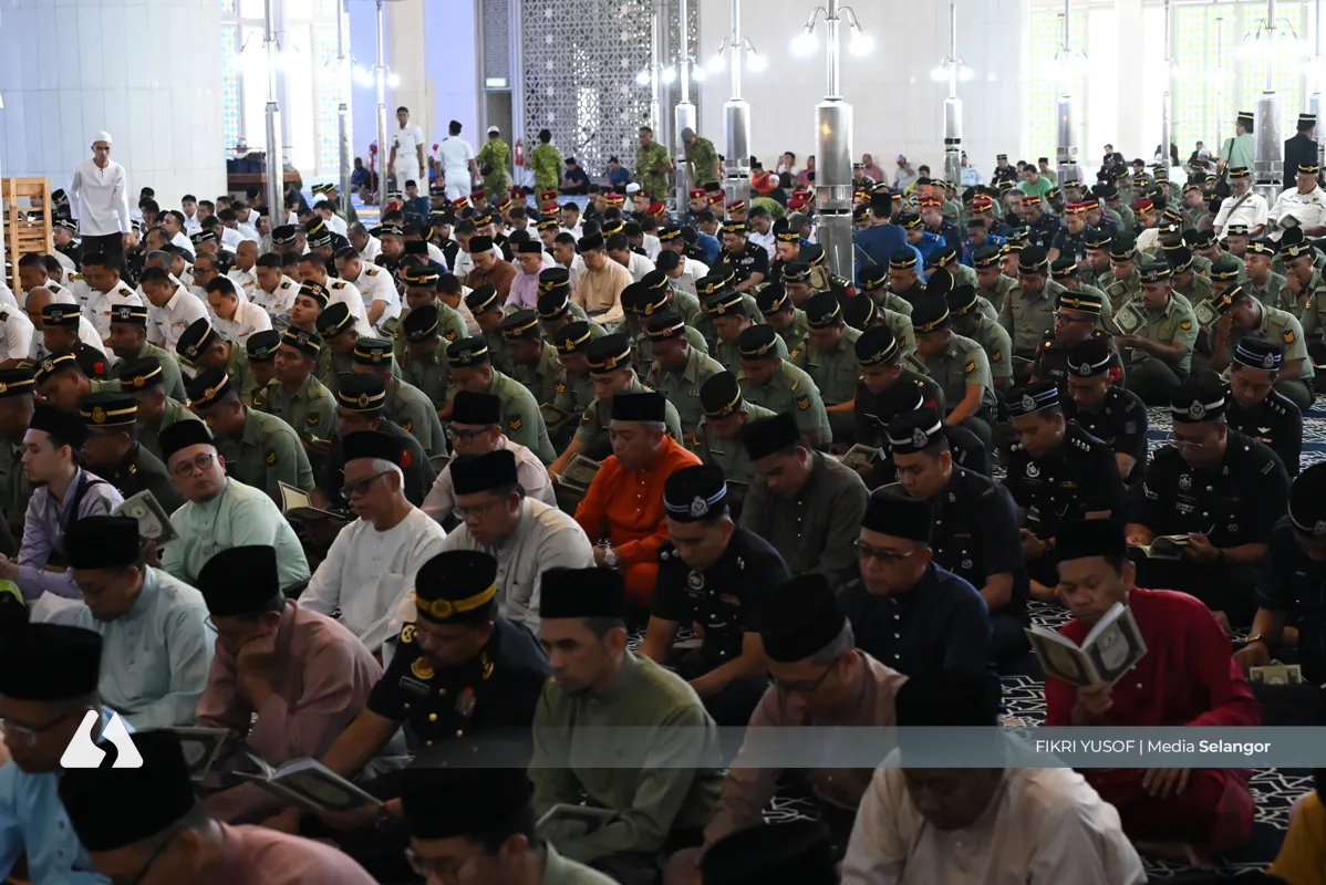 Sultan Sharafuddin attends Yasin recitation ceremony for Warriors' Day