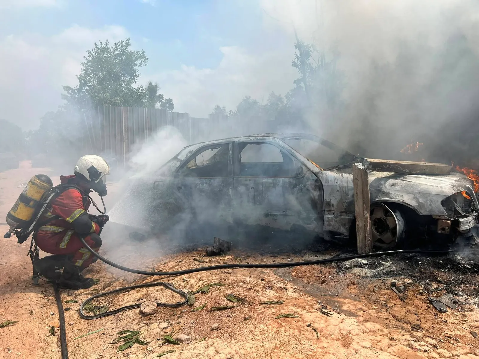 Lapan kereta scrap terbakar di Kapar, tiada mangsa dilaporkan