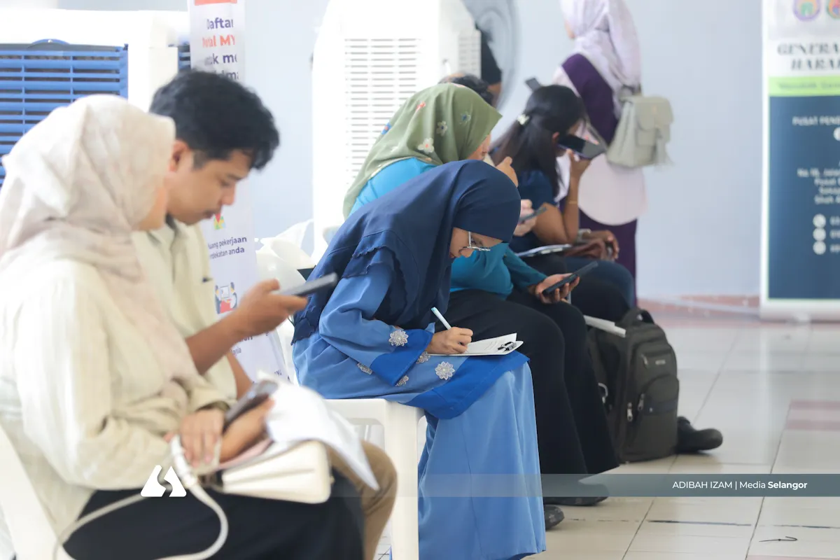 Young job seekers prioritise pay, benefits and growth 
