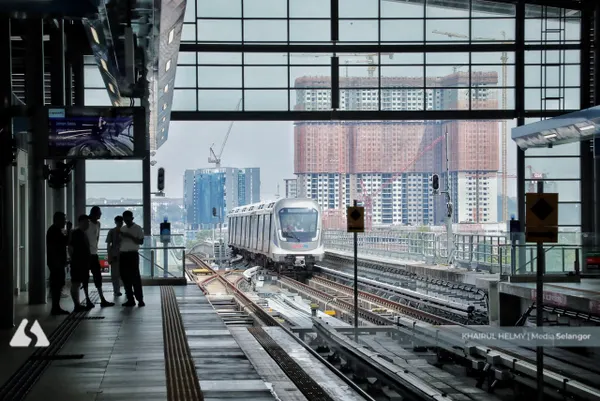 Man held after trespassing at Jalan Meru LRT Station