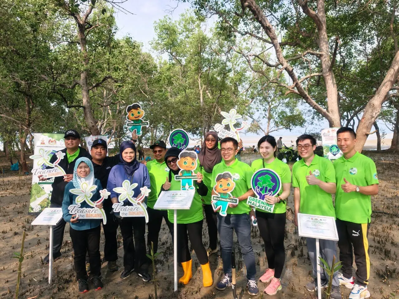 700 pokok bakau ditanam di Pantai Kelanang sempena sambutan sedunia