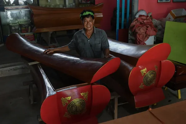 Pok Ku preserves traditional Chinese coffin heritage