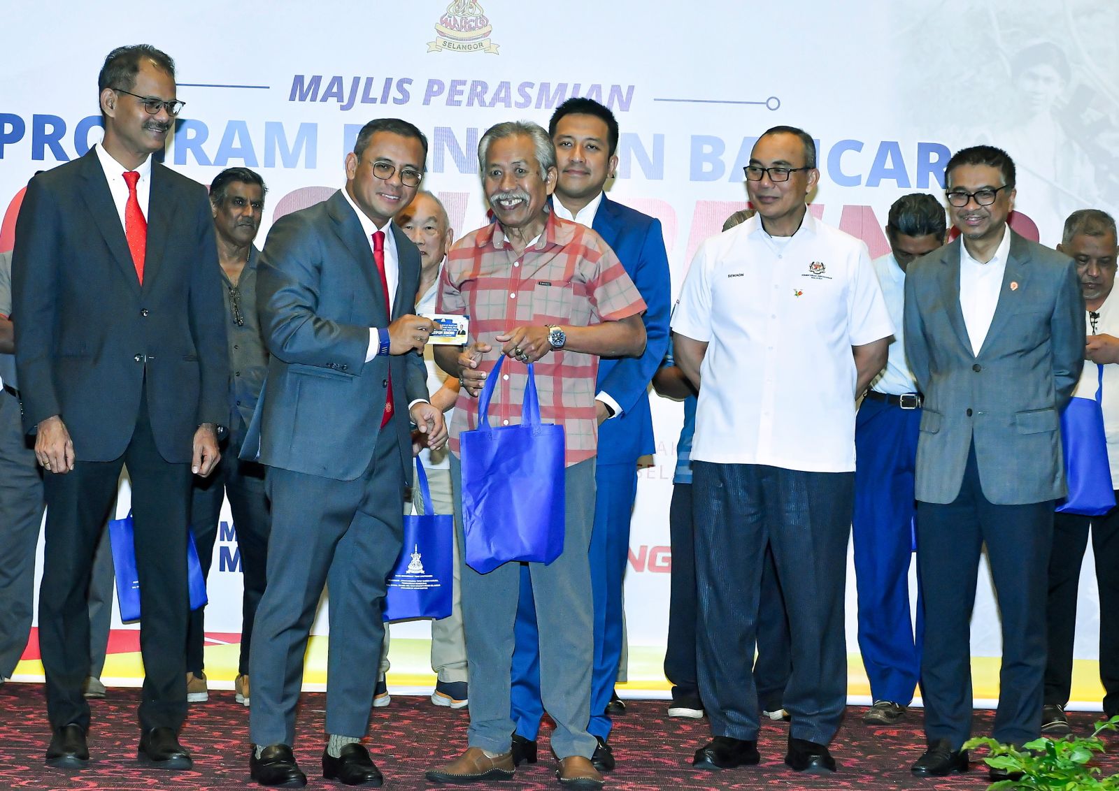 Nearly 8,400 non-pensioned police, military veterans get shopping vouchers