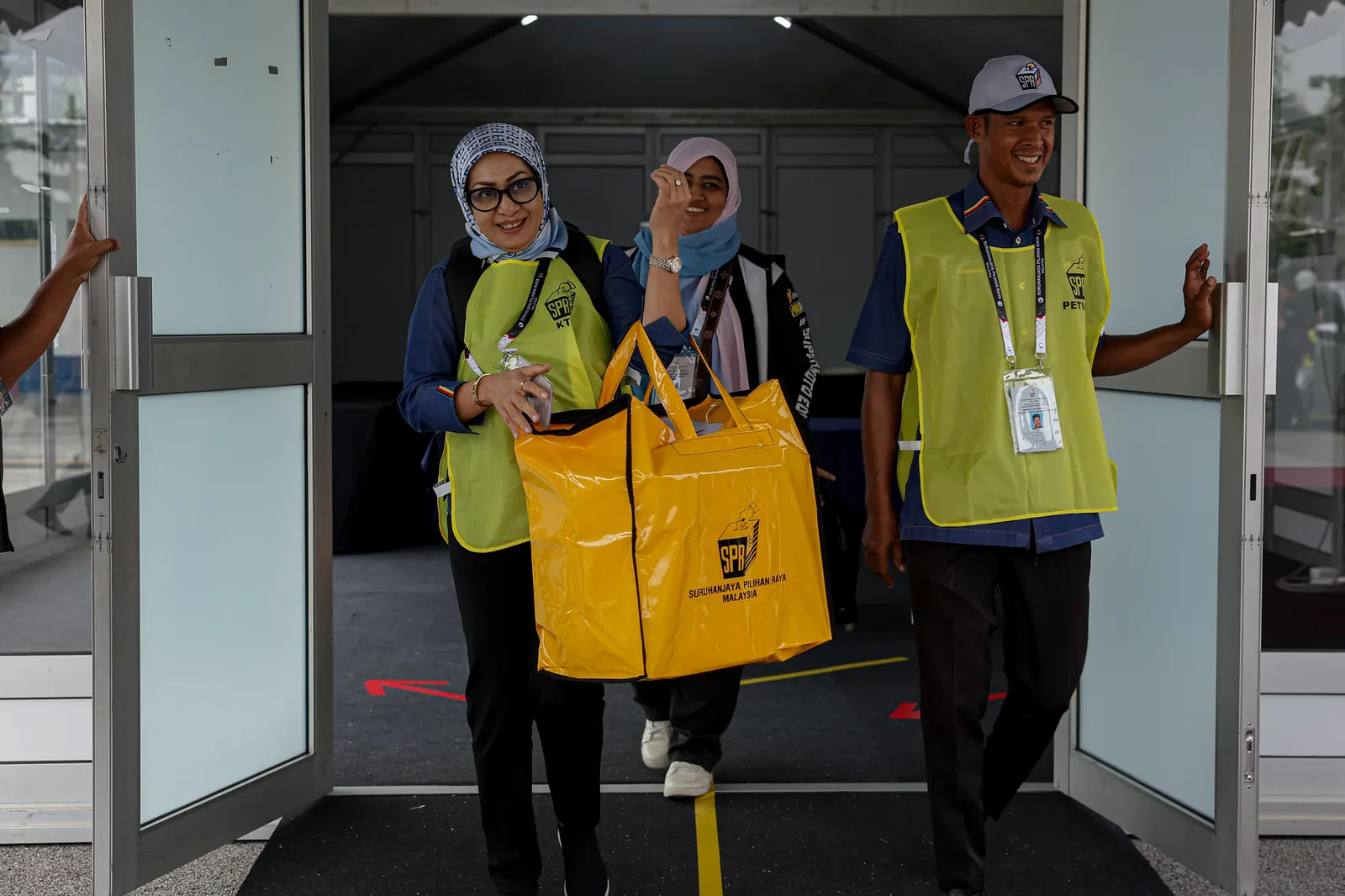 N9 polls: Early voter turnout hits over 91 pct, exceeds EC target