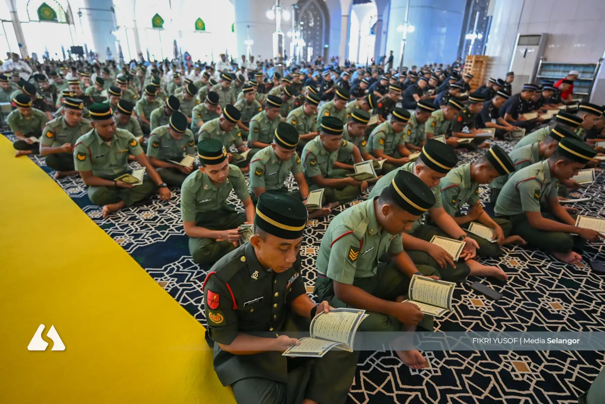 Sultan Sharafuddin attends Yasin recitation ceremony for Warriors' Day